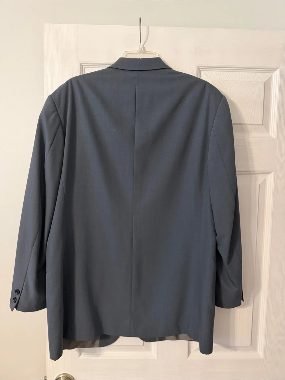 Hugo Boss Men's Slate Gray Two-Button Blazer size 42 length 32” pit to pit 42